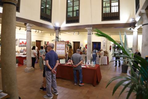Inauguración exposición manualidades, corte y confección y cosmética natural UP (fin de curso 2025-26)
