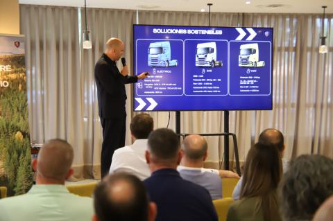 Jornada de sostenibilidad en el transporte profesional del Grupo Peinado-Scania