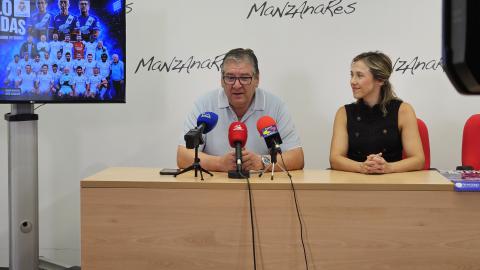 Pedro Callejas y Laura Carrillo durante la presentación del partido
