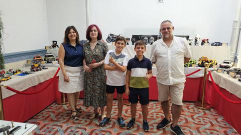 Participantes en la exposición junto a Marta Muñoz en el museo PlomHist