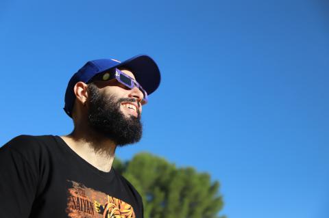 Viendo el eclipse en Manzanares
