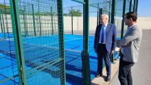 Renovación del césped de las pistas municipales de pádel