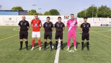 Capitanes y equipo arbitral