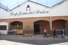 Visita de Julián Nieva y Pablo Camacho a la Cooperativa Jesús del Perdón-Bodegas Yuntero