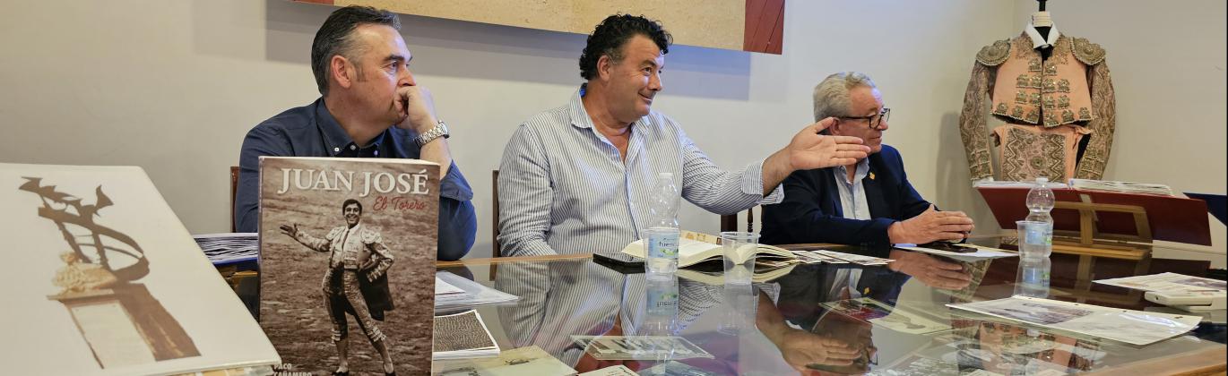 Paco Cañamero durante la presentación del libro en Manzanares