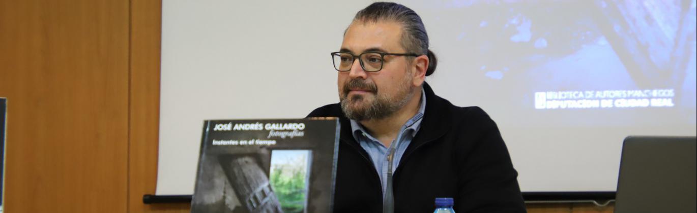 Presentación libro Instantes en el tiempo José Andrés Gallardo