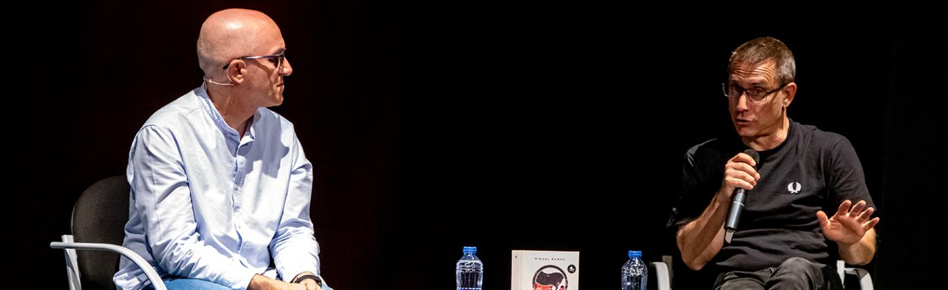 Miquel Ramos junto a Juanjo Díaz Portales en la Escuela de Ciudadanía de Manzanares