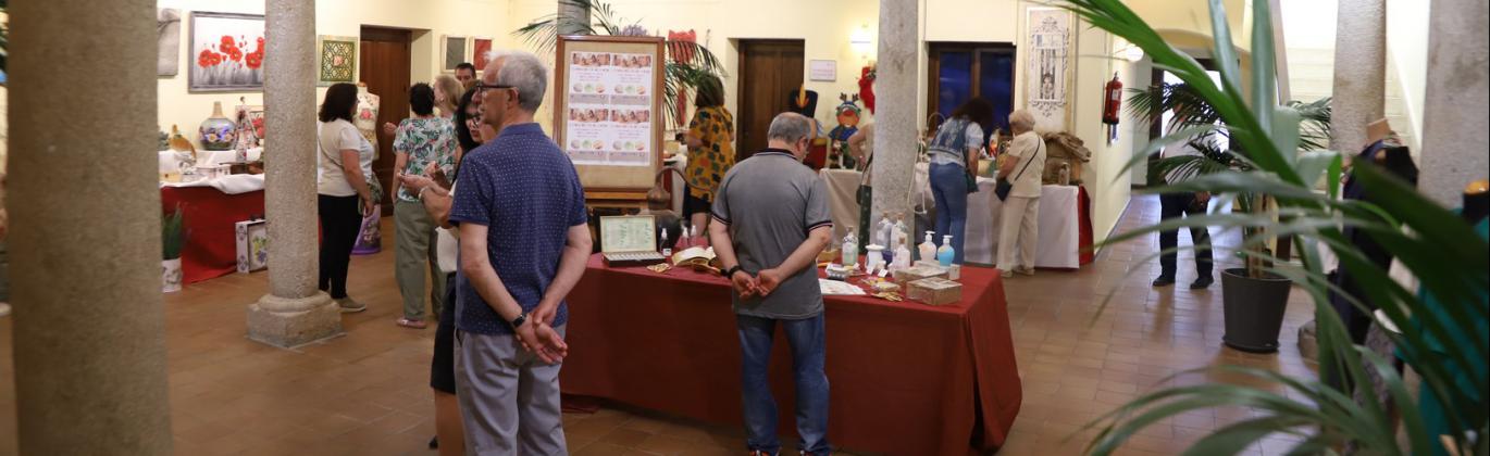 Inauguración exposición manualidades, corte y confección y cosmética natural UP (fin de curso 2025-26)