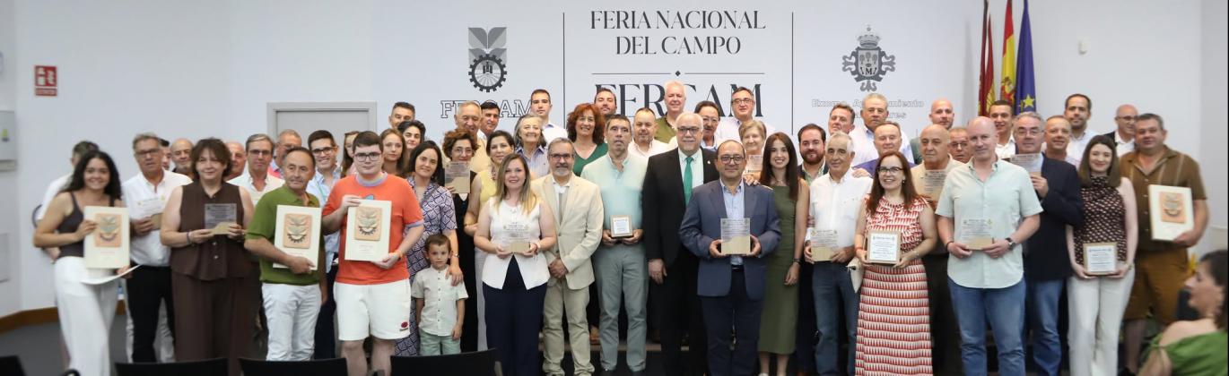 Foto conjunta de premiados y autioridades