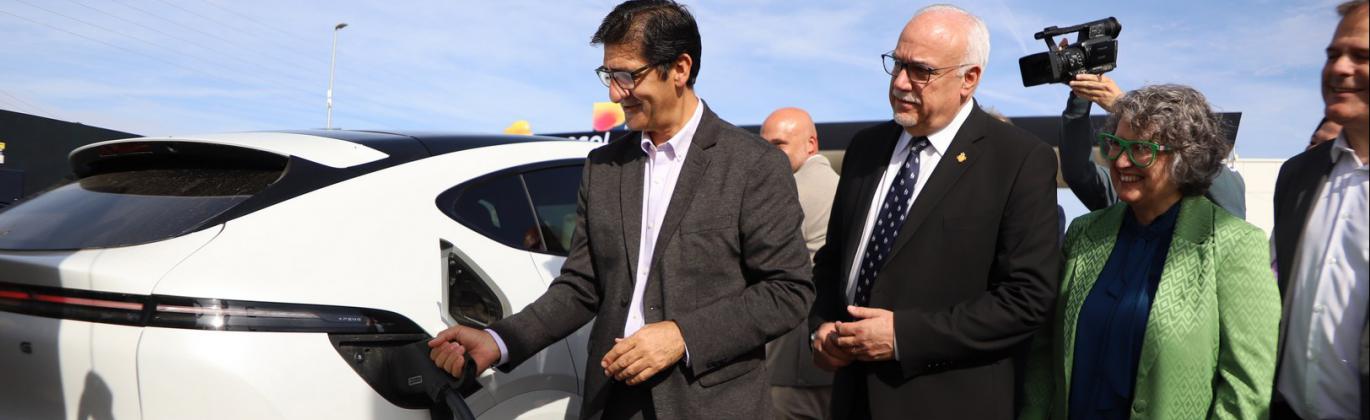 Inauguración hub carga rápida de Repsol en Manzanares