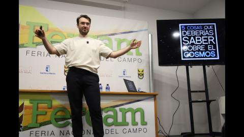 Embedded thumbnail for Conferencia de QuantumFracture - 5 cosas que deberías saber sobre el cosmos